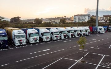Mezzi pesanti e camion: calendario 2024 dei divieti di circolazione stradale
